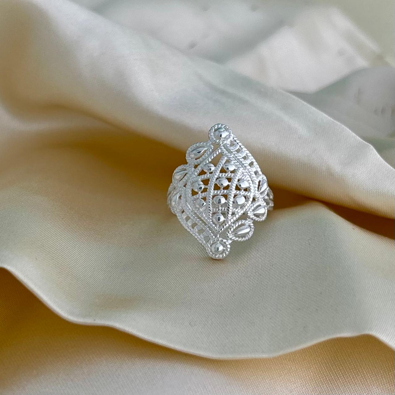 Intricate Filigree Diamond Shape Ring - Traditional Silver Tone Statement Jewelry
