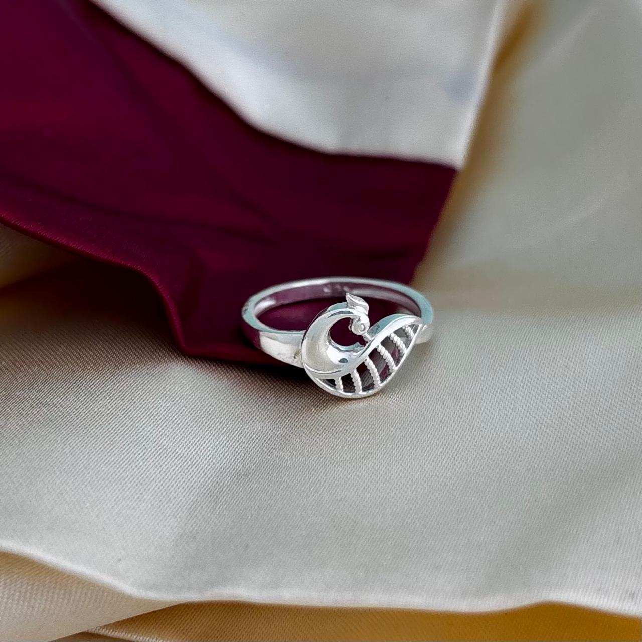 Elegant Peacock Feather Ring - Artistic Silver Tone Statement Jewelry