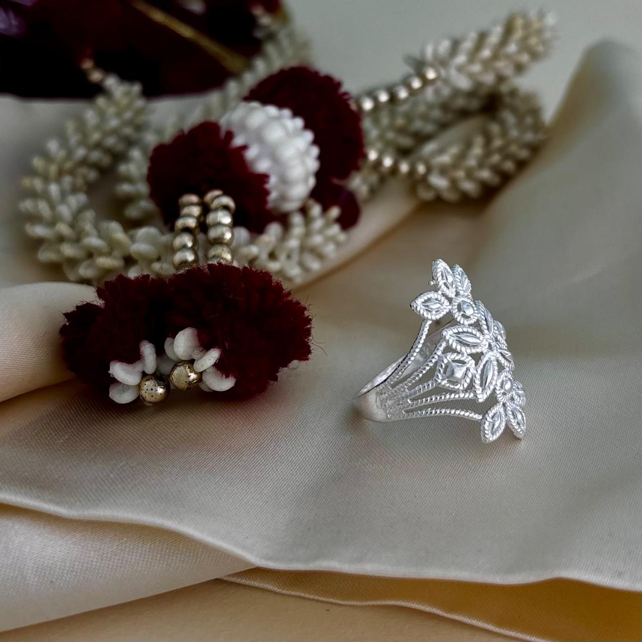 Grand Floral Bloom Cocktail Ring - Festive Silver Tone Statement Piece