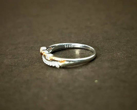 Two-Tone Leaf and Vine