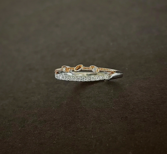 Two-Tone Leaf and Vine